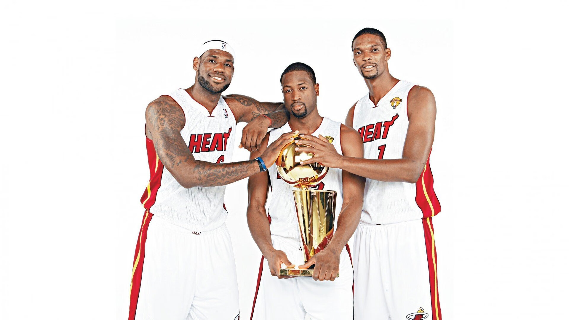 Leyu Sports (乐鱼体育)-前锋是否逐渐承担中场抢断与推进的双重角色，前锋现象