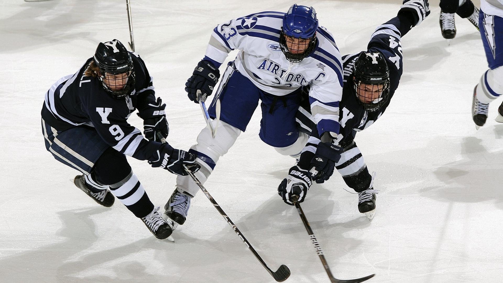 乐鱼体育App下载-湖人完成惊天逆转主场掀翻勇士,湖人险胜勇士